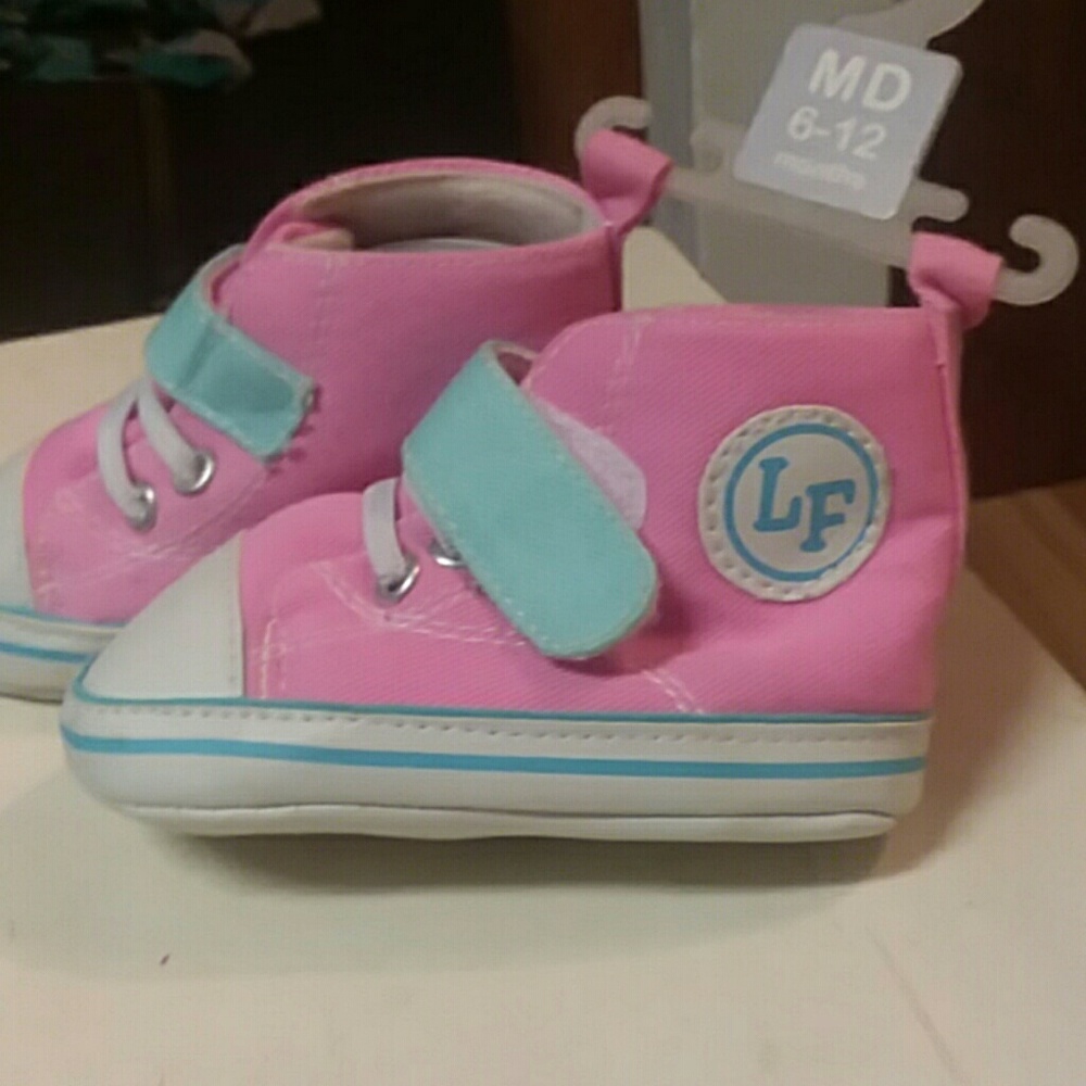 NW 💓💓💓Pink and blue Velcro strap shoes